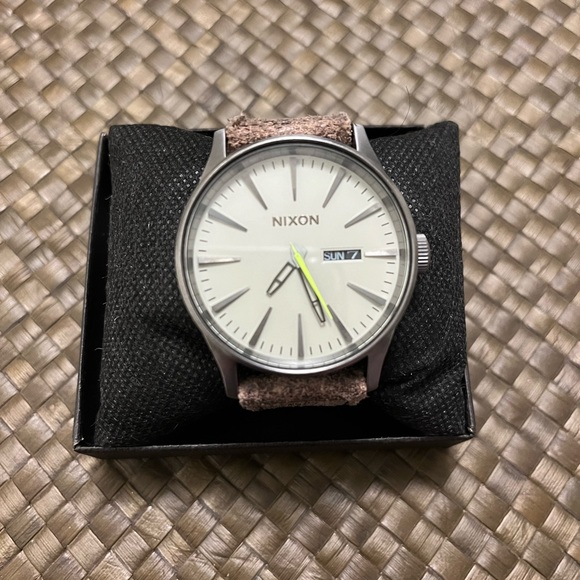 Nixon Distressed Leather Sentry Men’s Watch - Picture 1 of 9